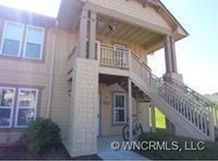 895 Deermouse Way, Hendersonville, NC 28792