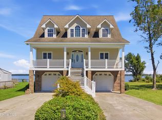 203 Riverside Dr, Sneads Ferry, NC 28460