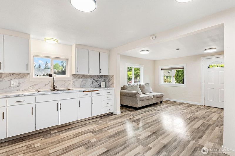 3rd image of 4434 Forest Drive