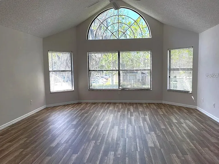 2827 Rio Grande Trl — Photo 4