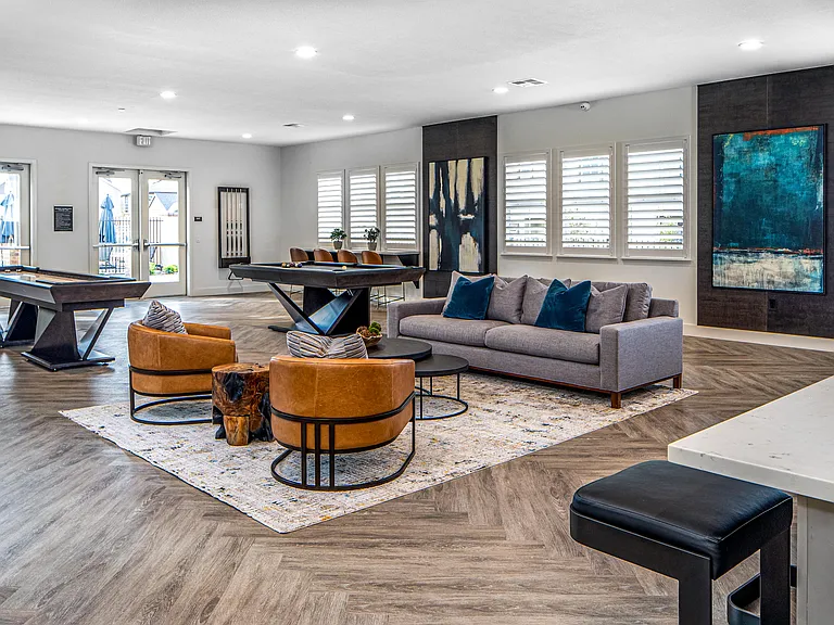 Campus Oaks Apartments — Photo 9