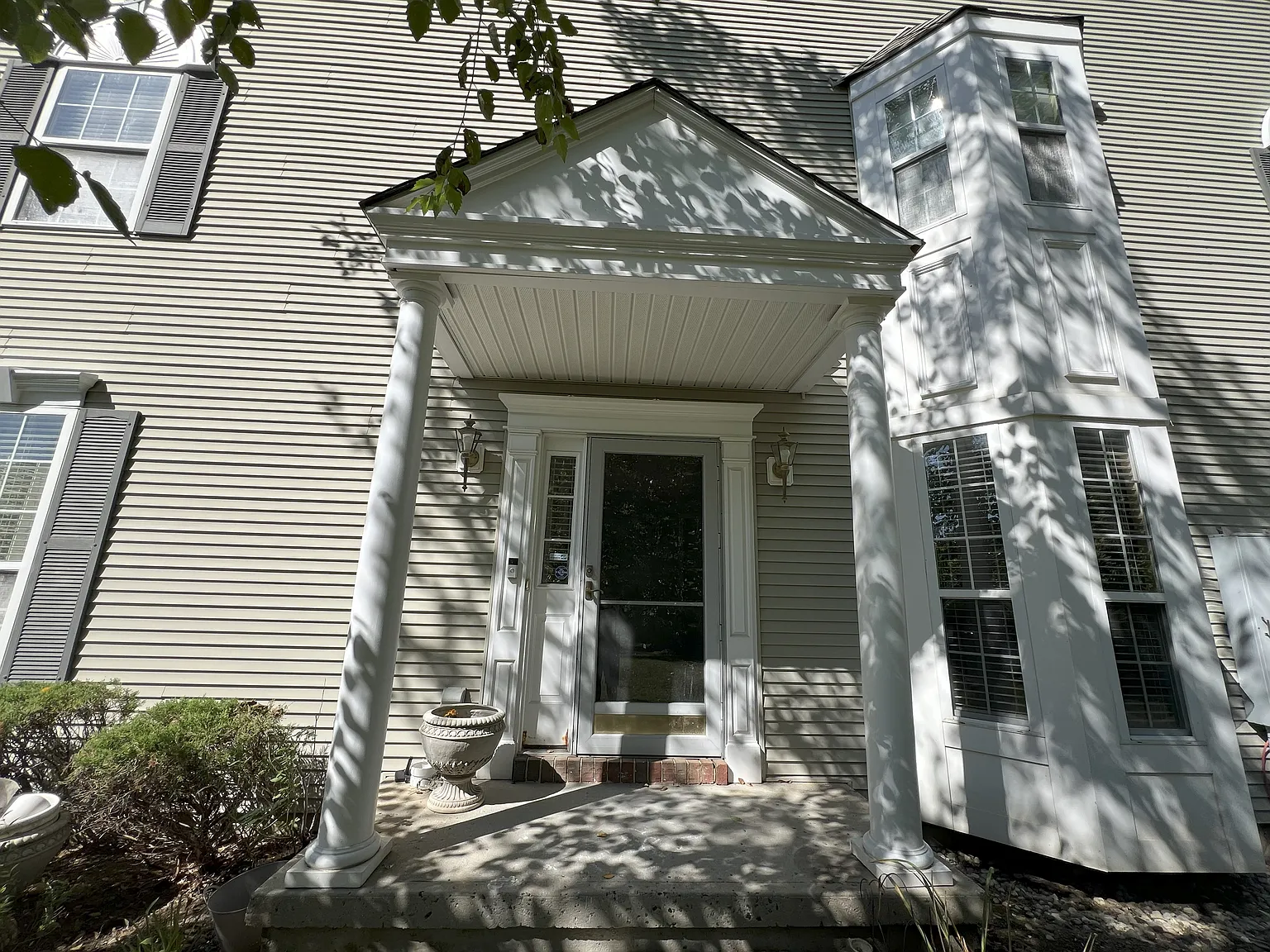 3 bed, 2.5 bath, 1968 sqft, $4,300 — Photo 3