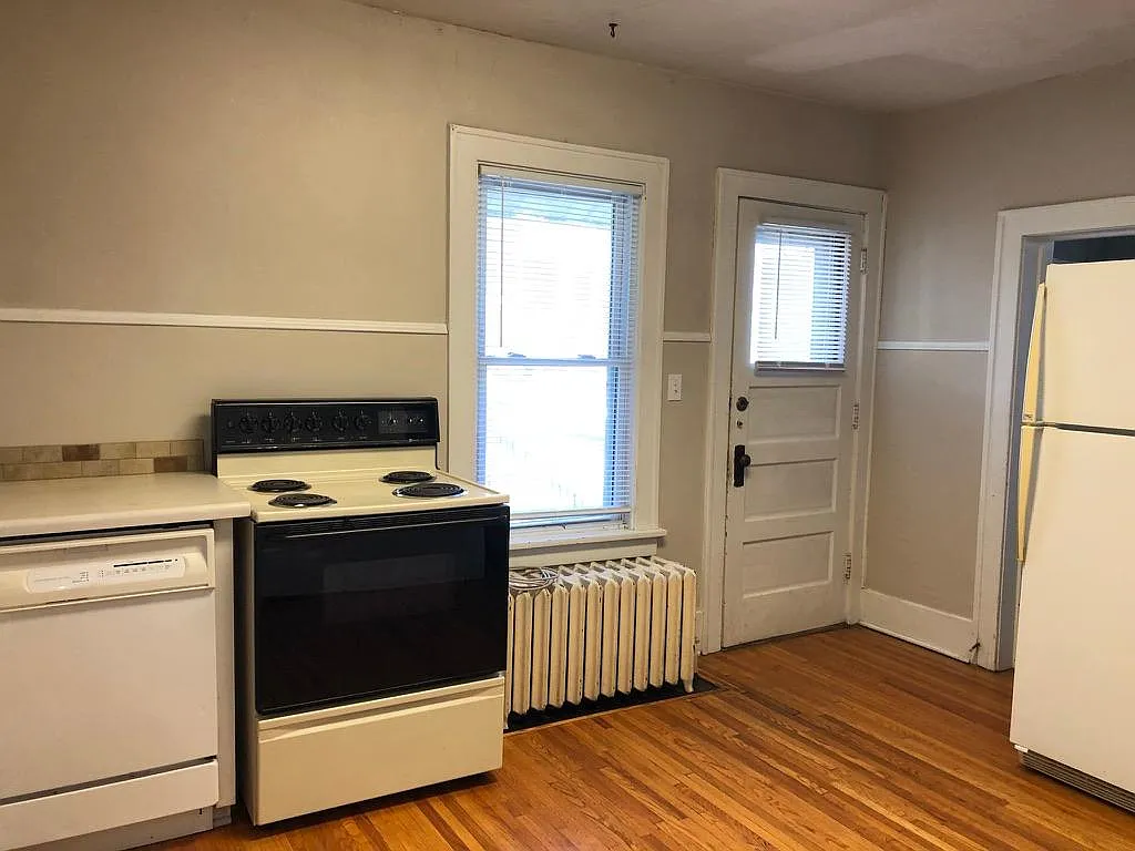 2 bed, $1,200 — Photo 4