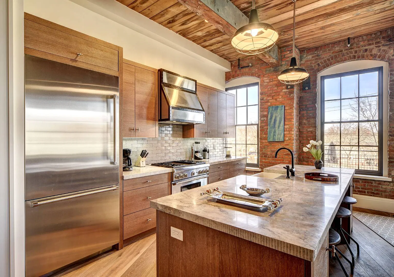 Stunning Watchcase 2 Bedroom Apartment — Photo 4