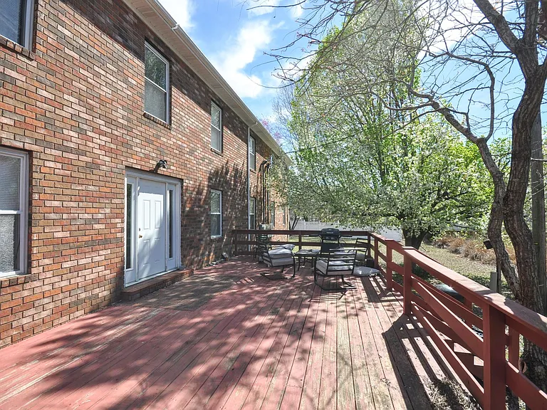 620 Oak Park Blvd #204 — Photo 17