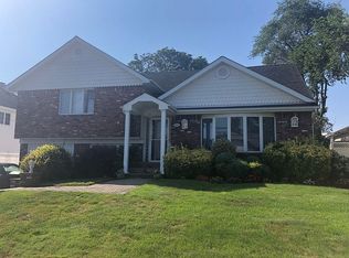 231 Thompson Ave, Oceanside, NY 11572