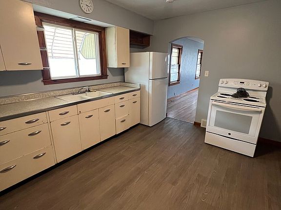 5th image of 1030 N Macarthur Blvd