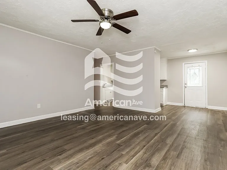 1896582_003_living_room_4.jpg