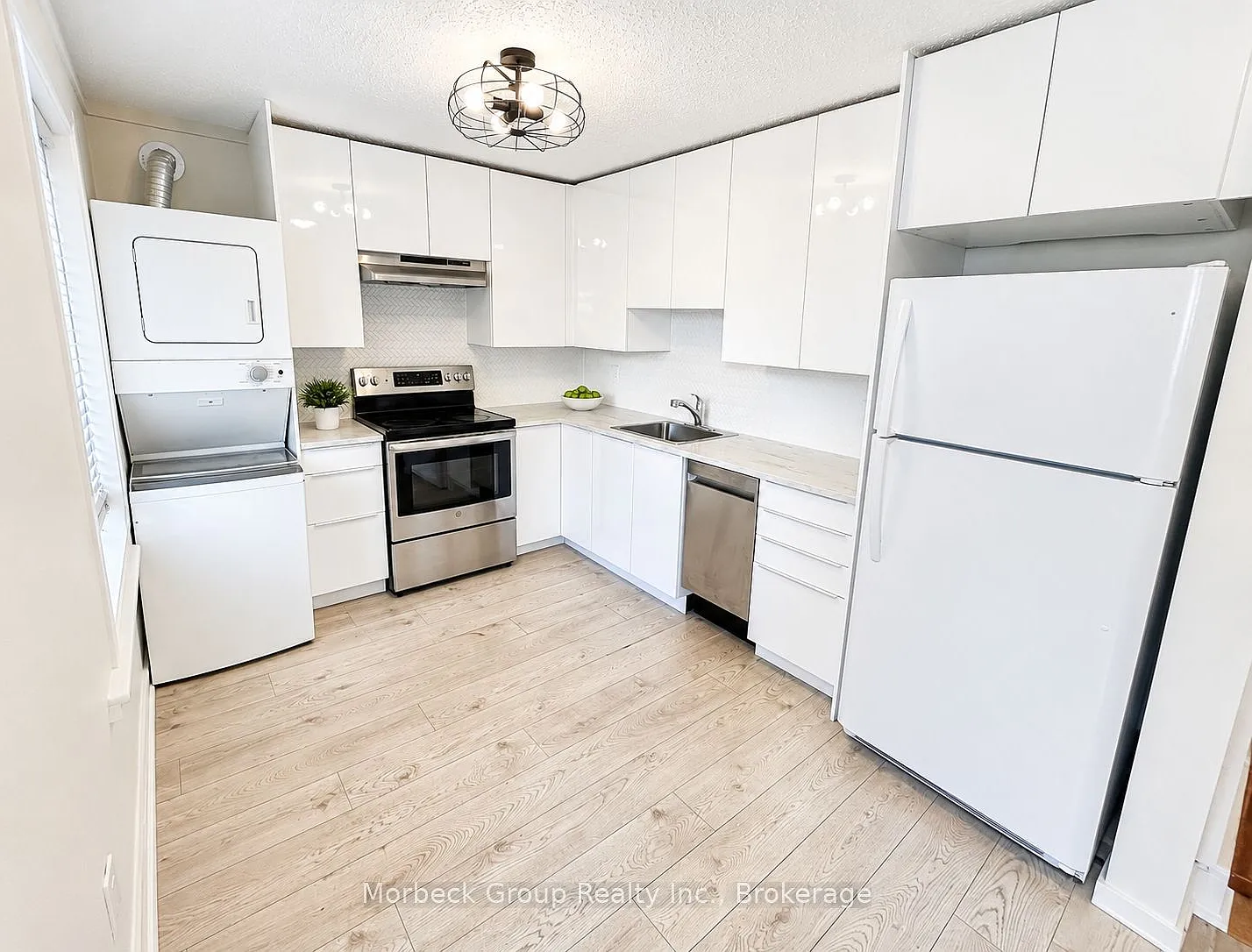 4 bed, $1,800 — Photo 3