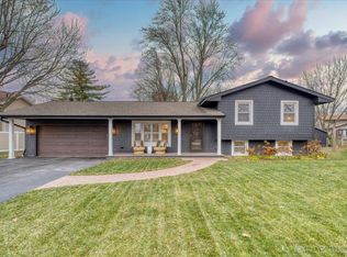 1704 Radnor Ct, Geneva, IL 60134