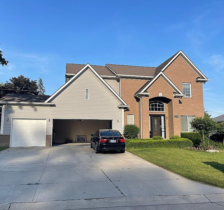 1st image of 39664 Parkwood Ave