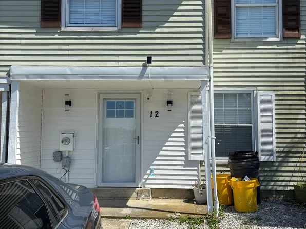 12 Heatherwood Dr, Sicklerville, NJ 08081