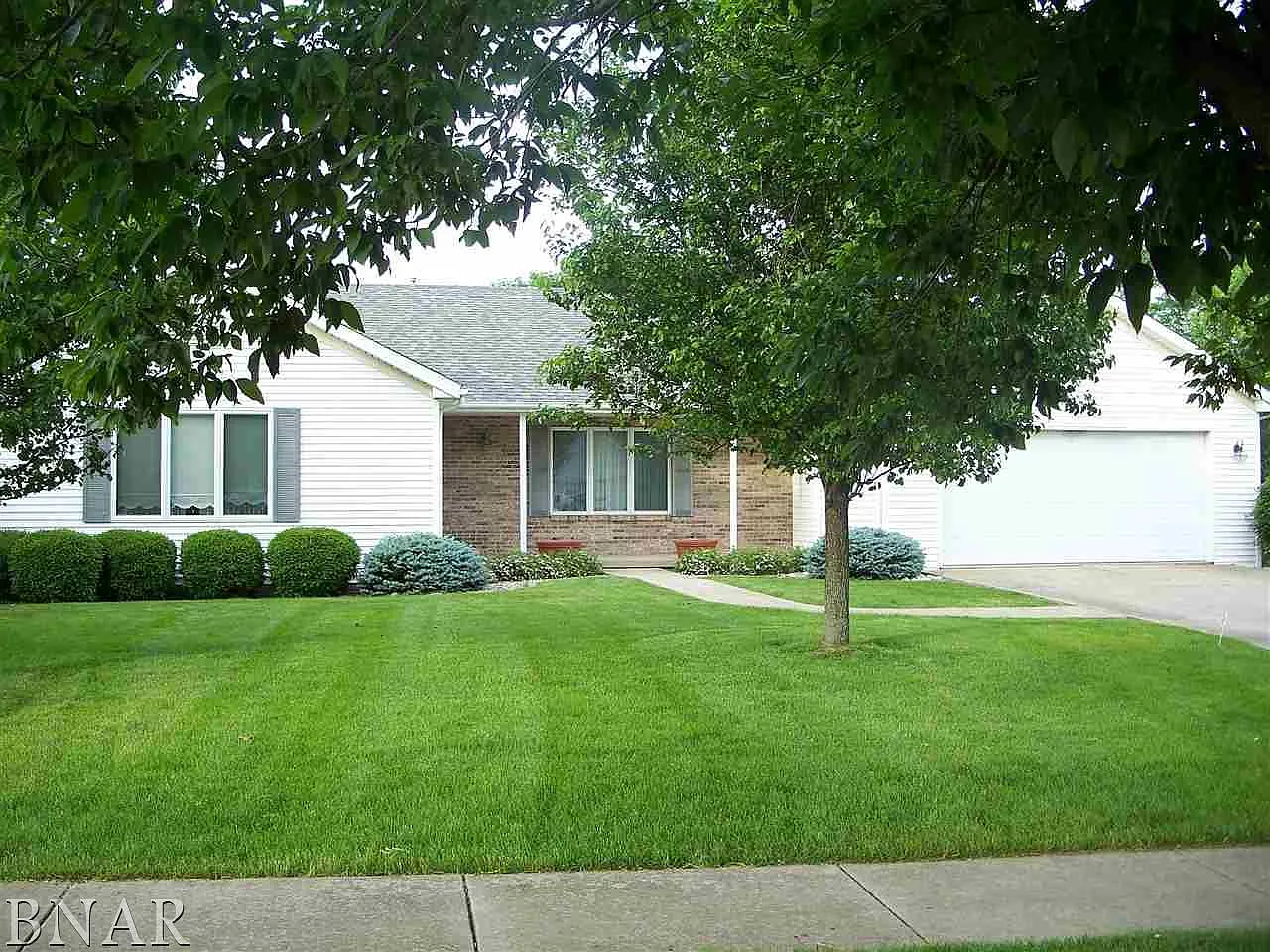 1701 Royal Pointe Dr photo 1