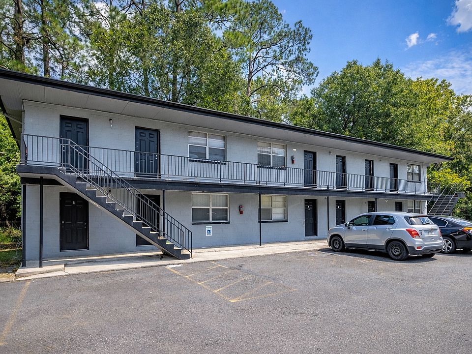 1st image of 2852 W 1st St #3