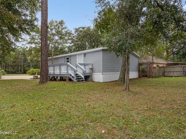 6012 Charles St, Ocean Springs, MS 39564