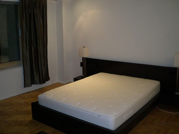 4th image of 106 Central Park S APT 10C