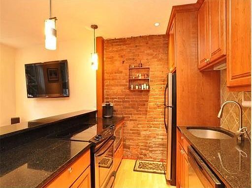 2nd image of 124 Chandler St #1A