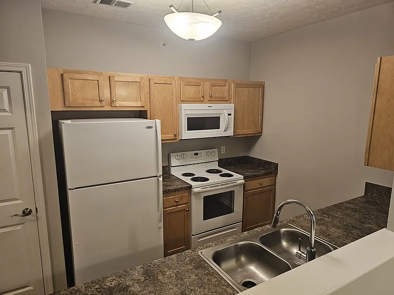Aquamarine Apartments — Photo 72