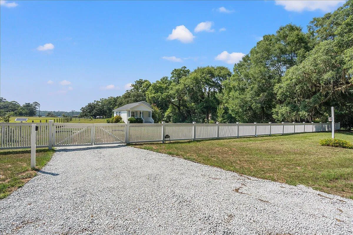 2 bed, 1.0 bath, 871 sqft, $2,500 — Photo 4