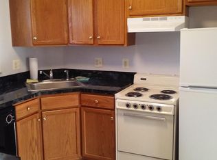 1586 Memorial Ave APT 1B, West Springfield, MA 01089