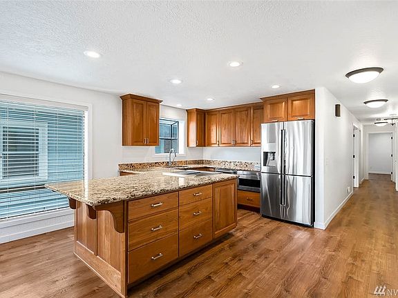 5th image of 2327 Yale Ave E Unit F
