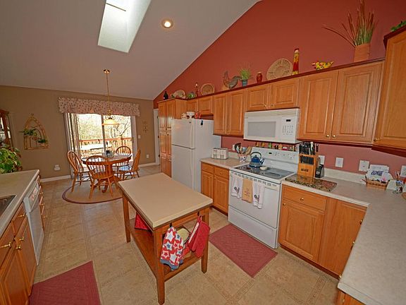 2nd image of 104 Prescott Ln