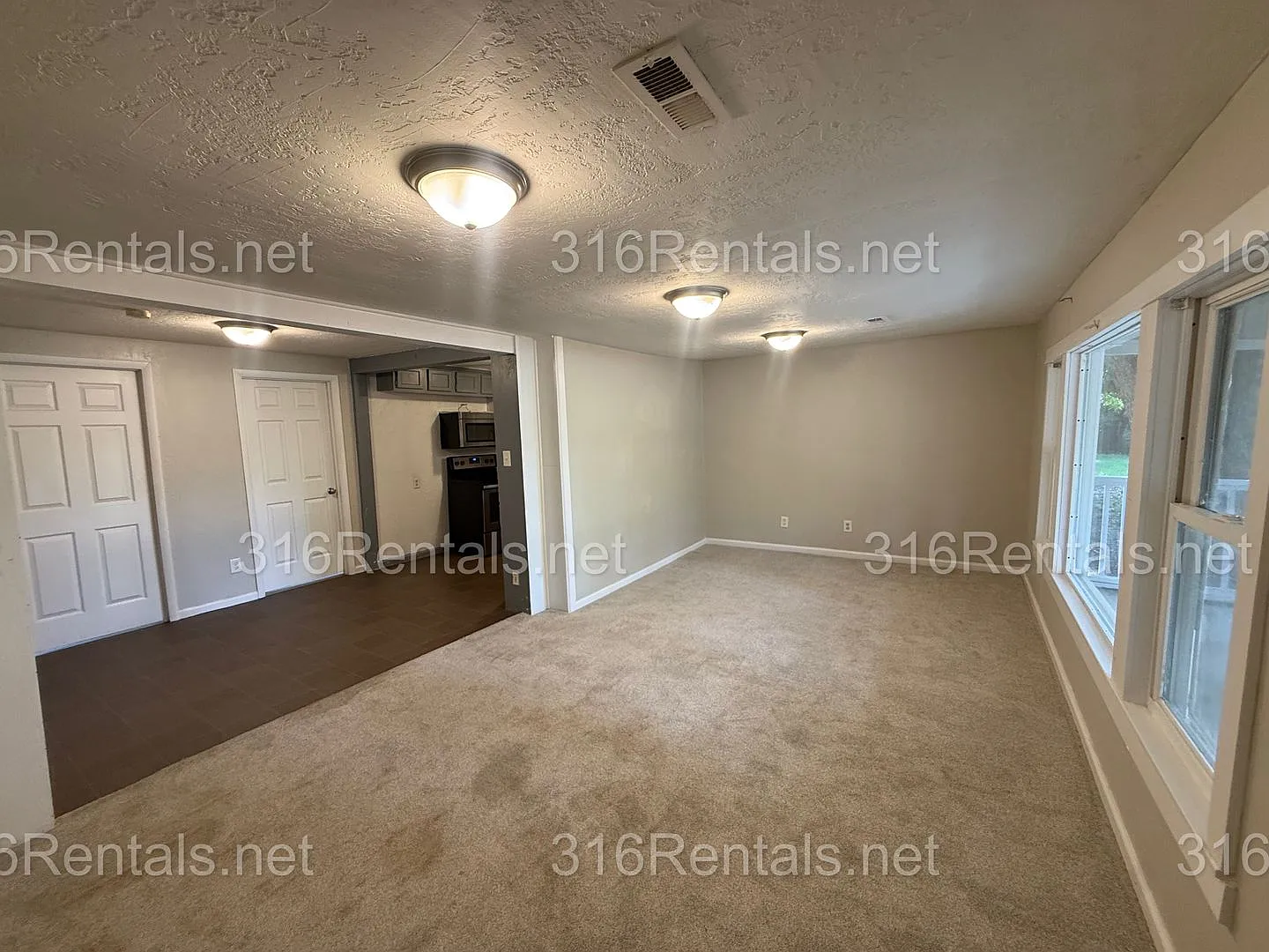 $1200 - 3 bedroom / 1 bathroom - Haysville Single Family Home — Photo 2