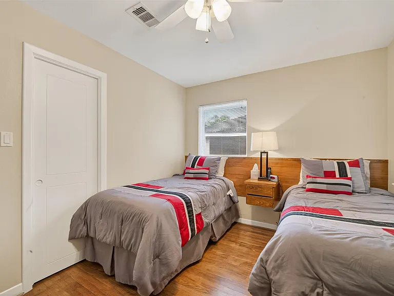 11230 Huggins Dr — Photo 40