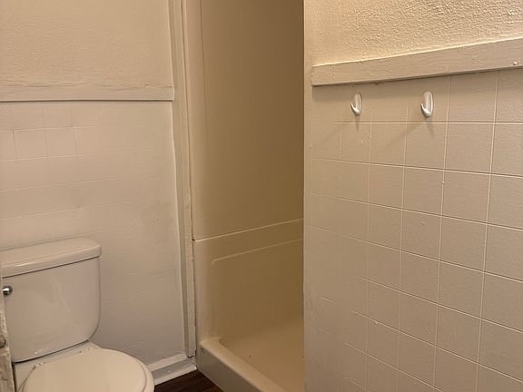 5th image of 40 Groton Ave APT 1WF