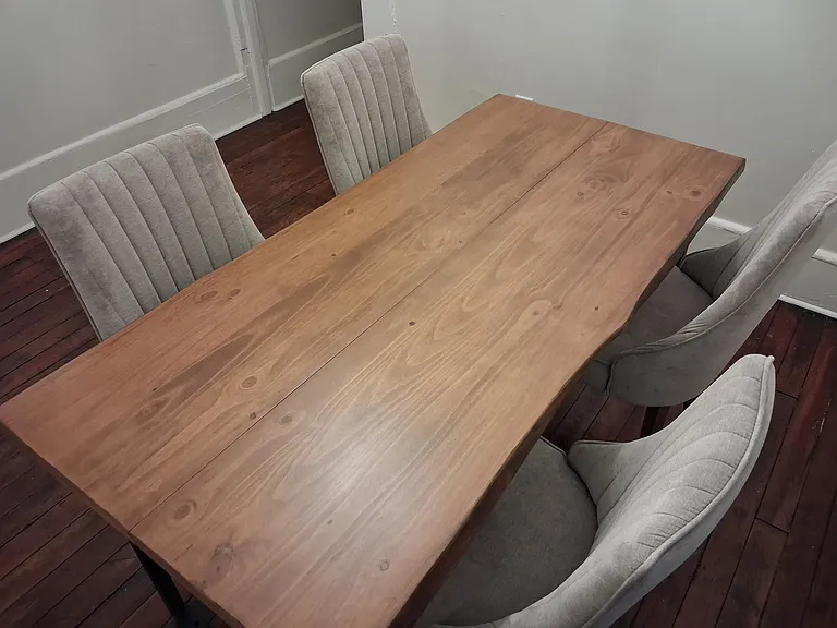 Common area dining room