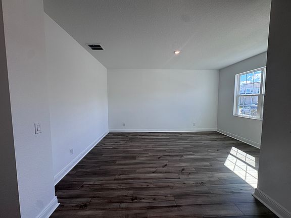 3rd image of 367 Lemongrass Rd