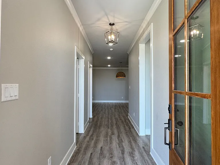 7110 Alexander Dr — Photo 5