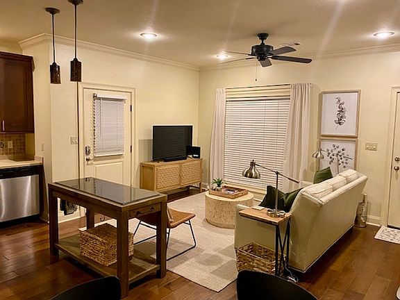 4th image of 1016 Villa #B