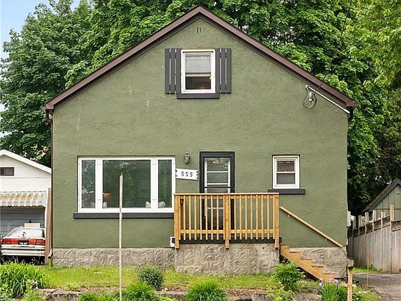 4th image of 555 Wellington St N