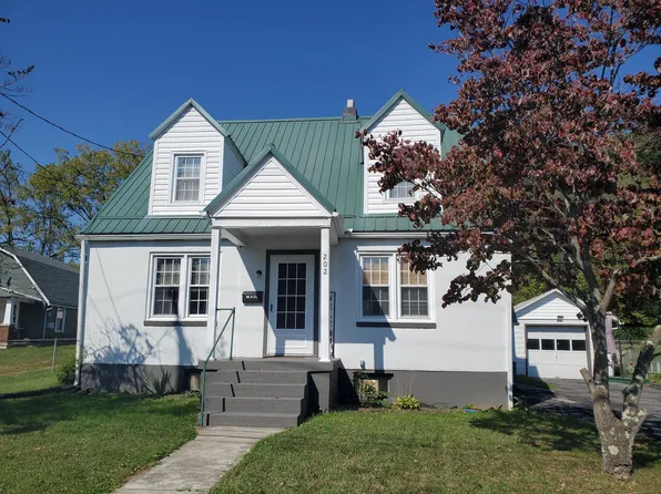 202 E Parrish St, Covington, VA 24426