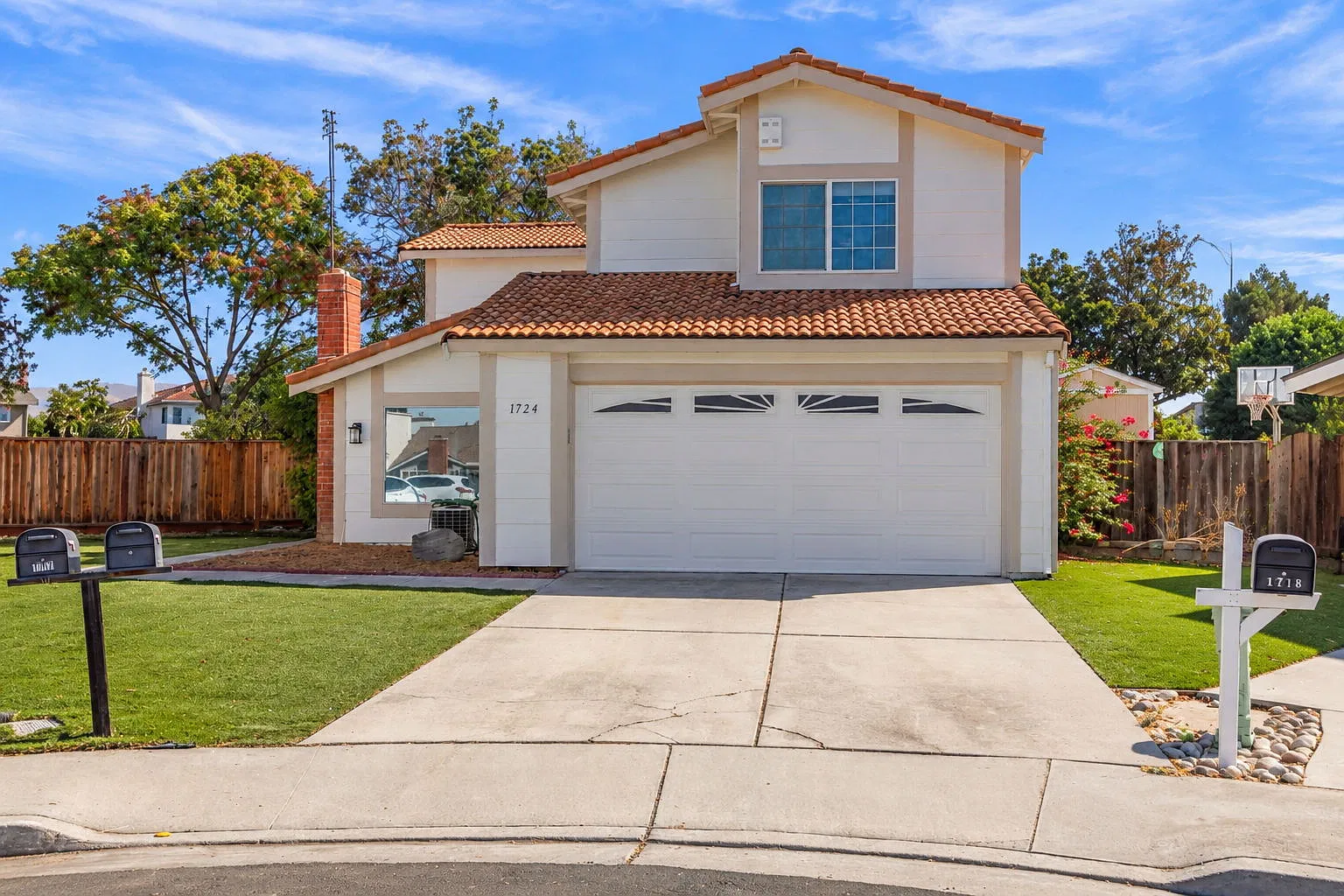 4 bed, 1599 sqft, $4,795 — Photo 2