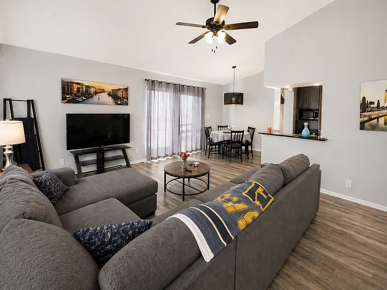 6353 Greyhawk Ave — Photo 5