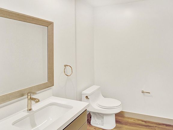 5th image of 440 Palm Dr Unit 2