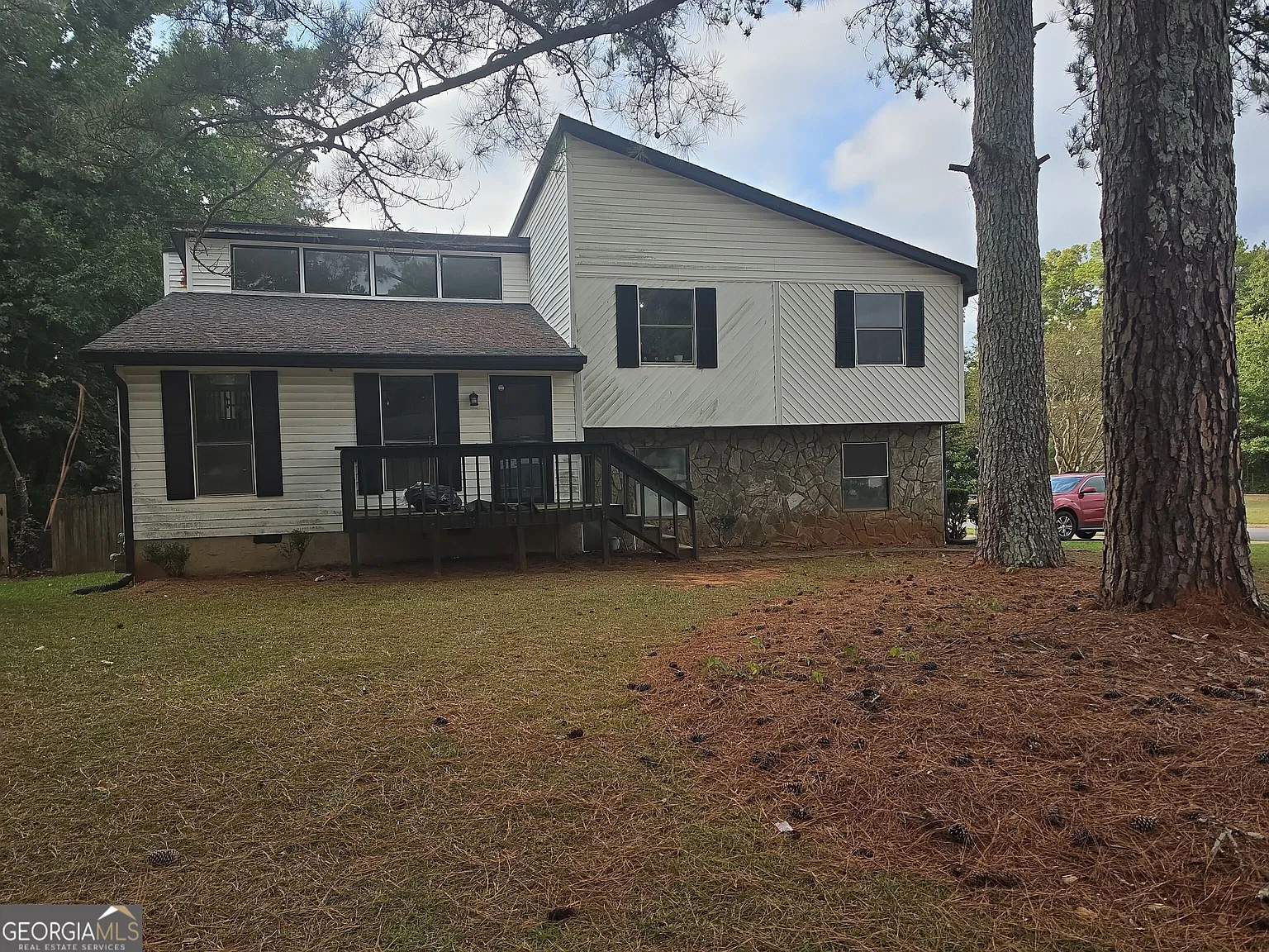 3 bed, 2.0 bath, 1290 sqft, $2,000 — Photo 1