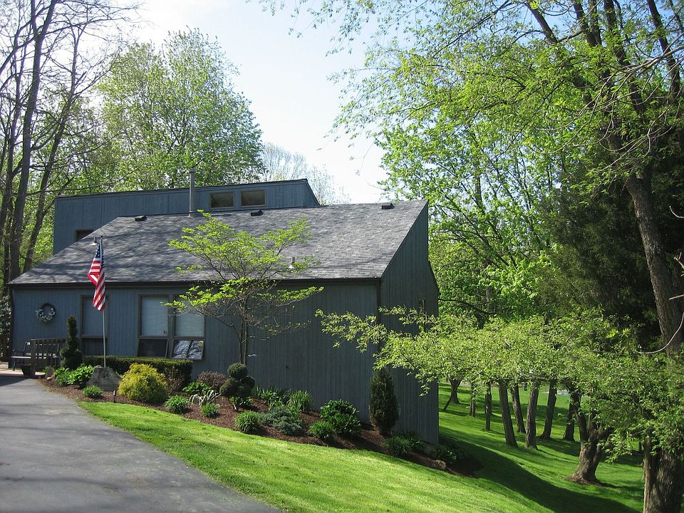 1st image of 126 Pinewood Dr
