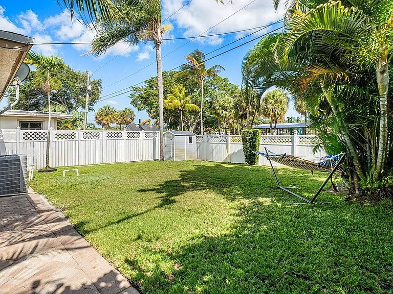2103 N Palm Cir — Photo 24