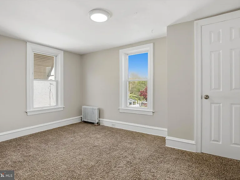 226 N Warren St — Photo 14