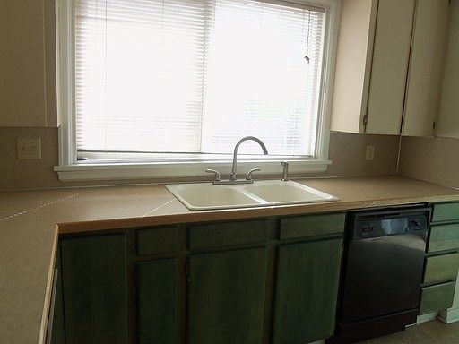 4th image of 534 Juniper St