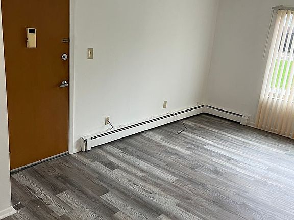 4th image of 15412 Maple Park Dr APT 19