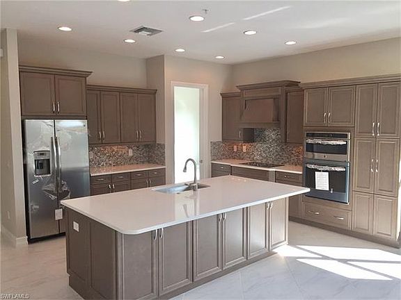 2nd image of 7809 Hawthorne Dr Unit 2503