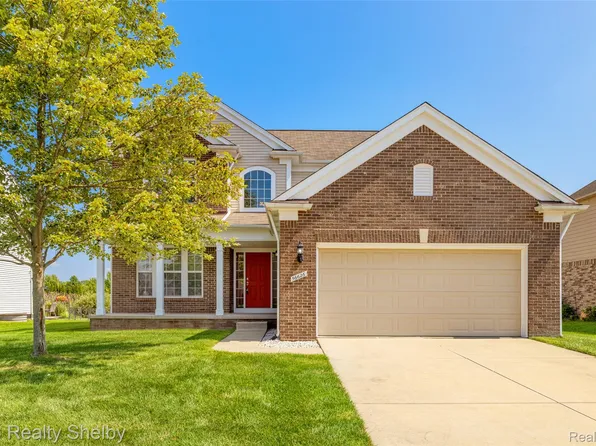 56626 Leeds Ln, Macomb, MI 48042