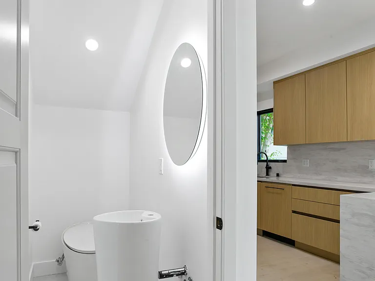 149 S Palm Dr #151-1/2 — Photo 19