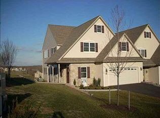 17 Woods Edge Dr, Elizabethtown, PA 17022