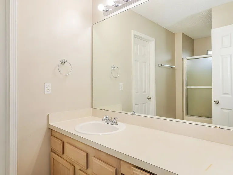 8137 Leafcrest Dr — Photo 13