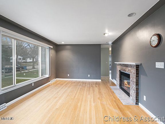 4th image of 1399 Lamont Ave NW